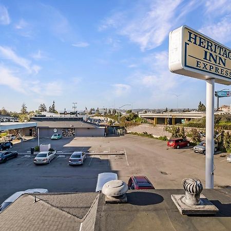 Heritage Inn Express Hayward Exterior photo